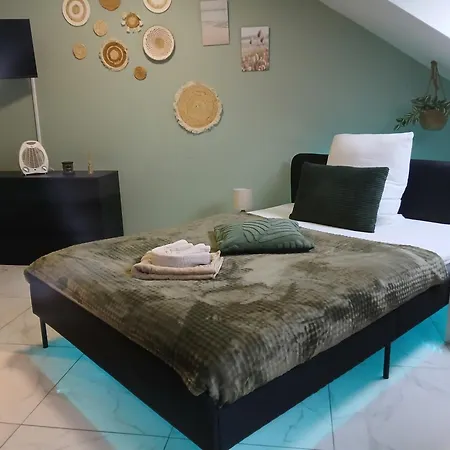 Honor - Neu Renoviert דירה *